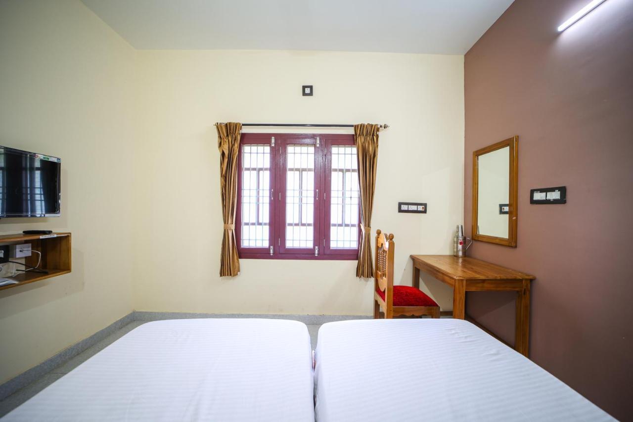 The Pothigai Palace Hotel Kuttalam  Luaran gambar