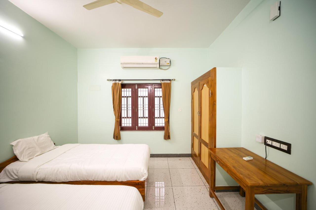 The Pothigai Palace Hotel Kuttalam  Luaran gambar