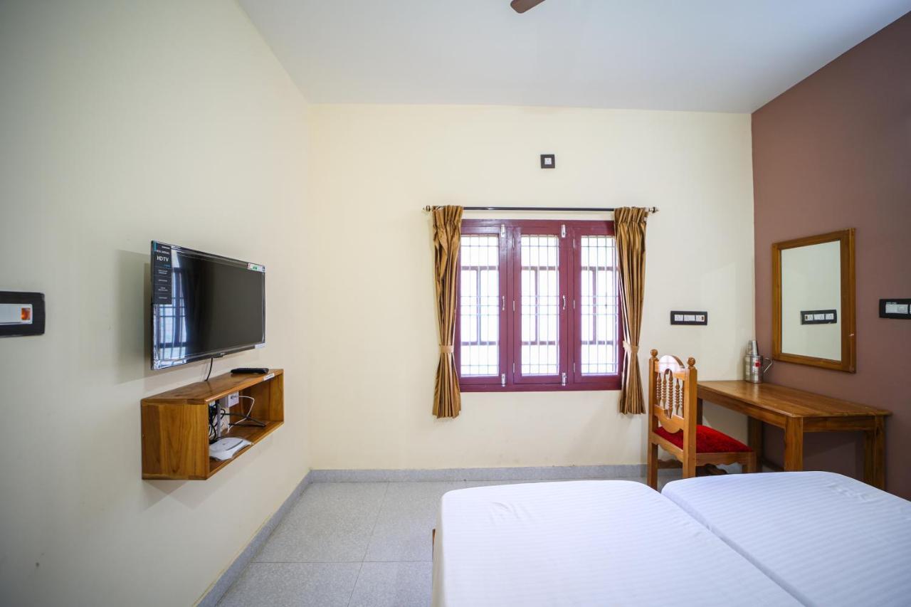 The Pothigai Palace Hotel Kuttalam  Luaran gambar