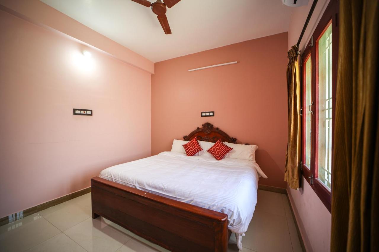 The Pothigai Palace Hotel Kuttalam  Luaran gambar
