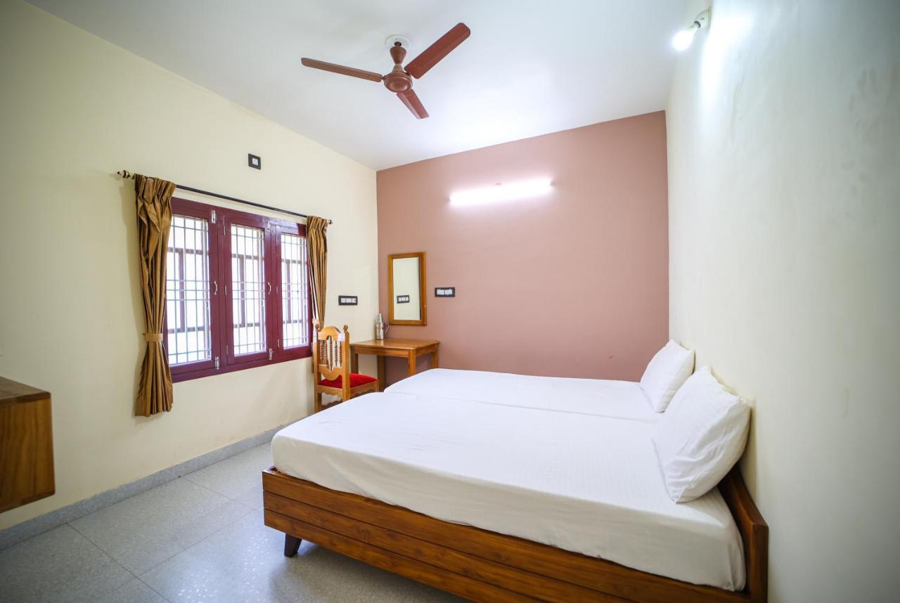 The Pothigai Palace Hotel Kuttalam  Luaran gambar
