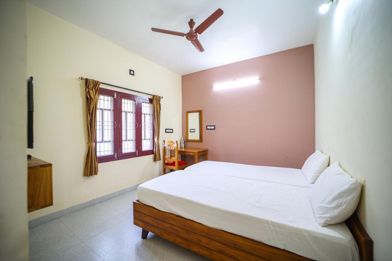 The Pothigai Palace Hotel Kuttalam  Luaran gambar