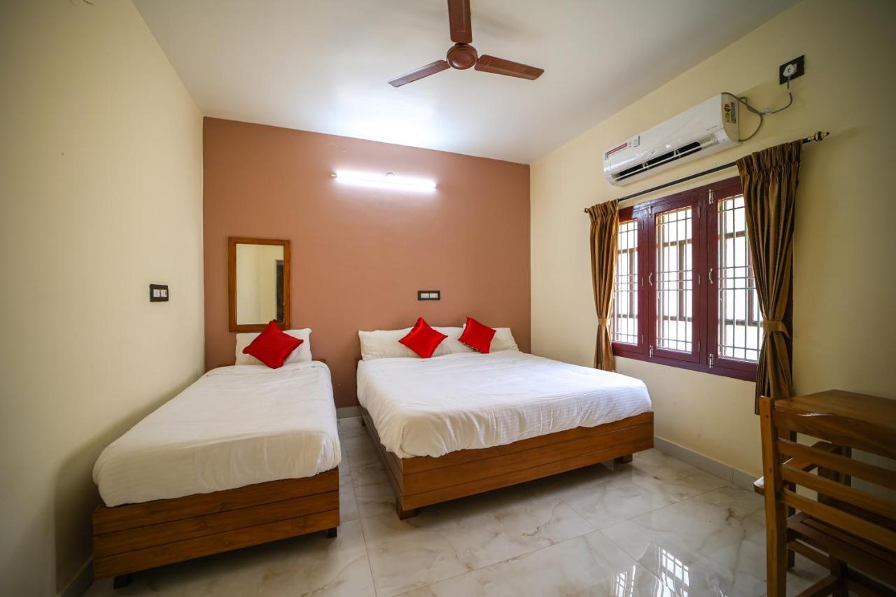The Pothigai Palace Hotel Kuttalam  Luaran gambar