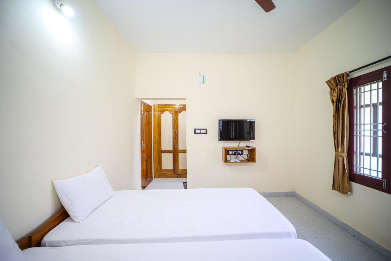 The Pothigai Palace Hotel Kuttalam  Luaran gambar
