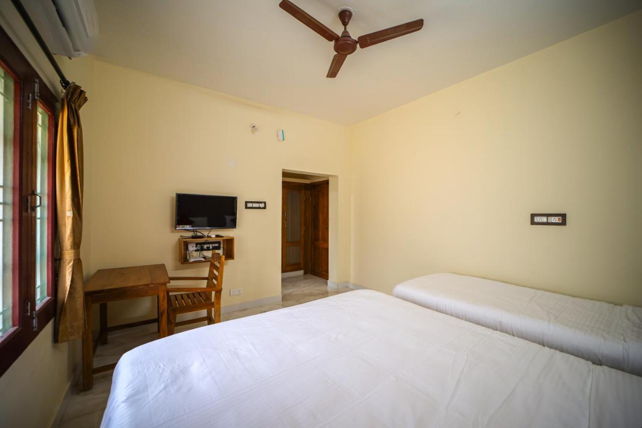 The Pothigai Palace Hotel Kuttalam  Luaran gambar