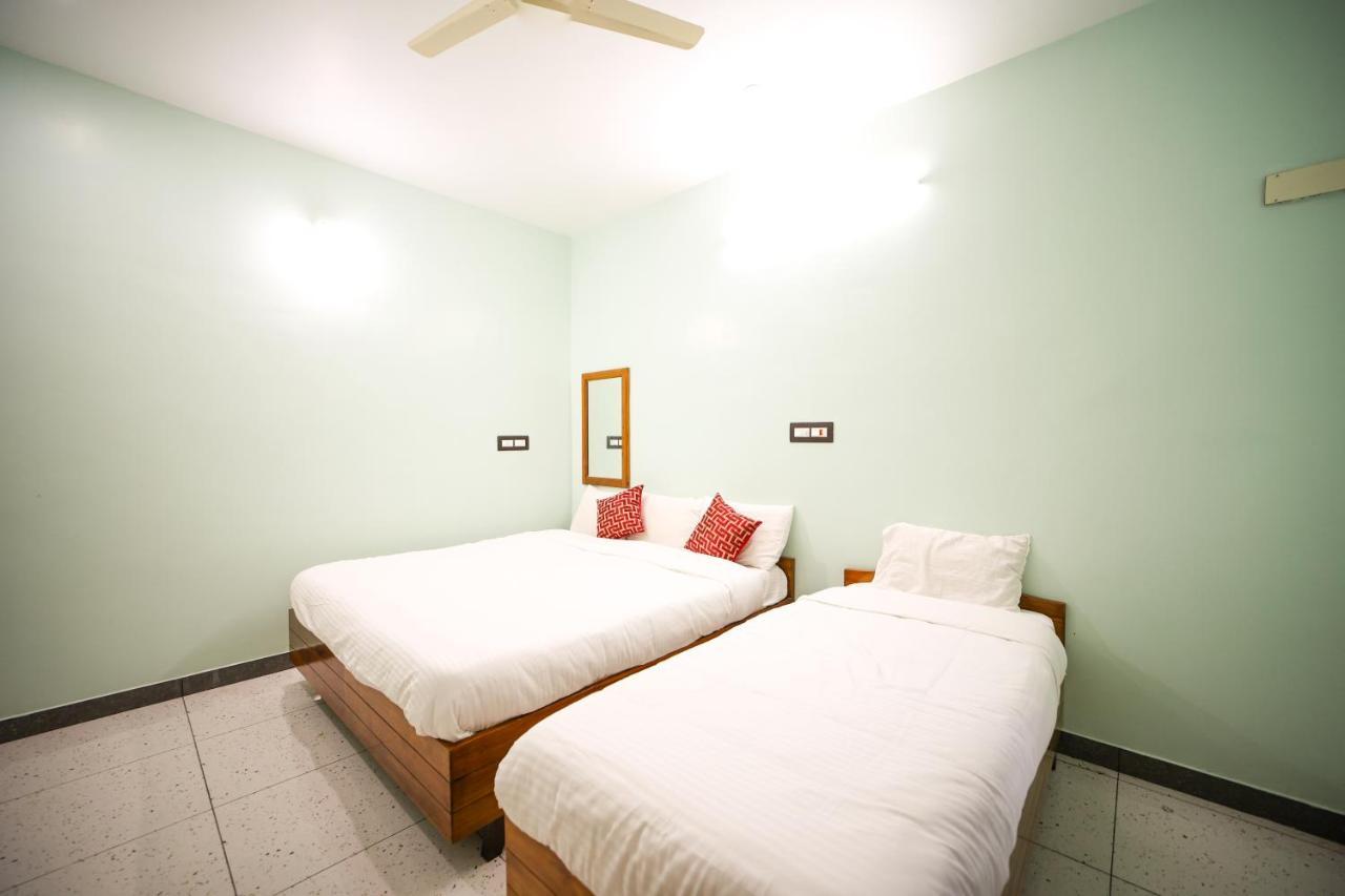 The Pothigai Palace Hotel Kuttalam  Luaran gambar