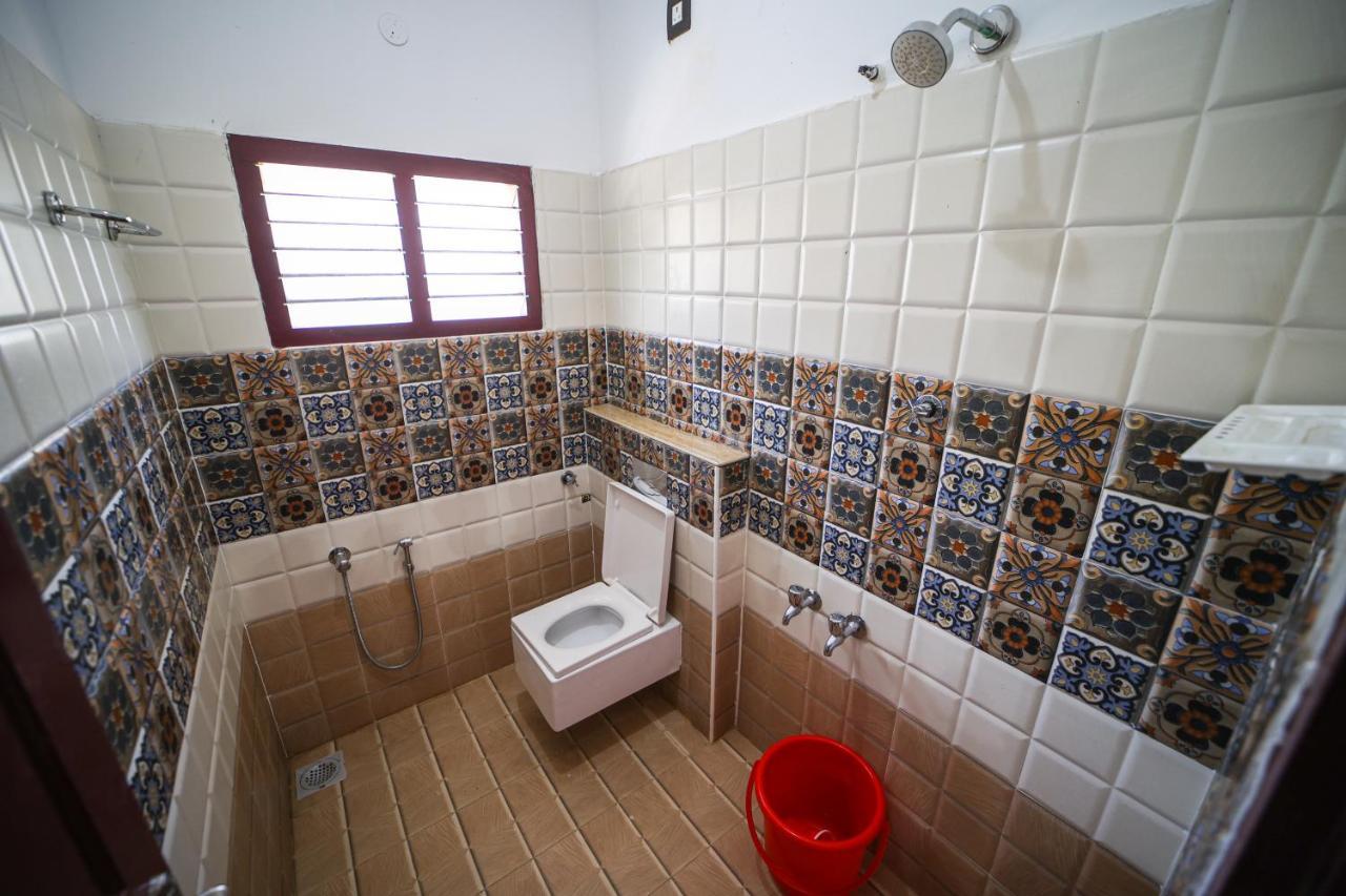 The Pothigai Palace Hotel Kuttalam  Luaran gambar